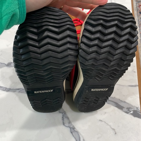 Sorel womens size 6 boots - Picture 9 of 9